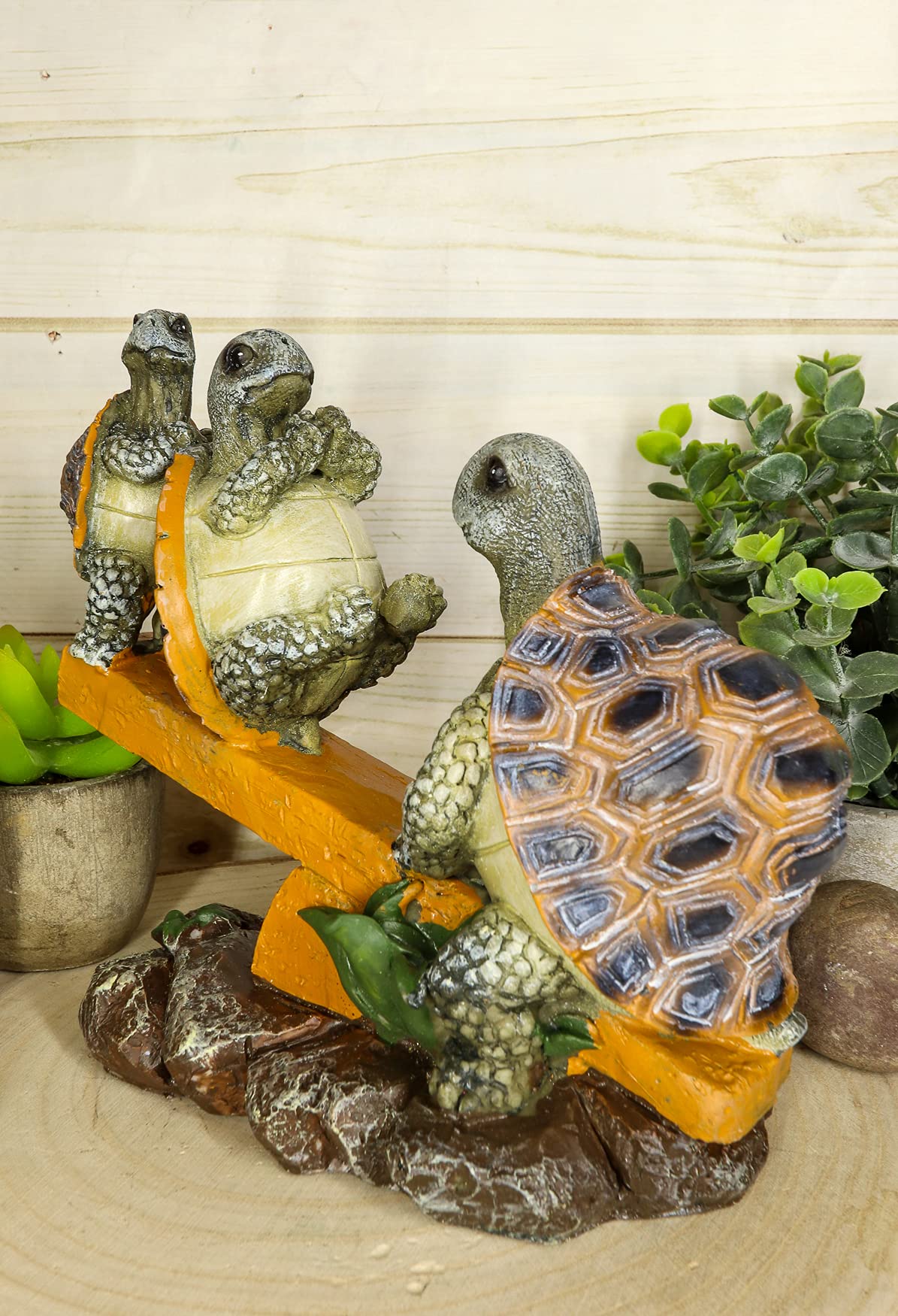 Amazon.co.jp: Ebros Gift 森で赤ちゃんと遊んでいる母親のカメ